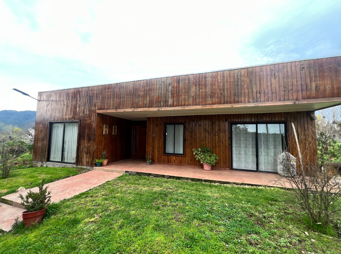 Oportunidad Única en San Rafael – Casa Mediterránea + Cabaña en 1 Hectárea